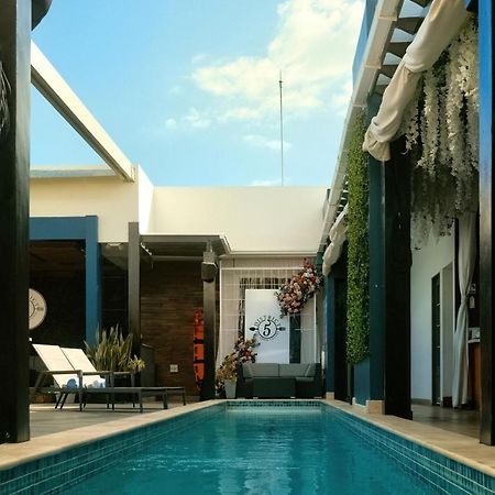 R Hotel Kingston Esterno foto