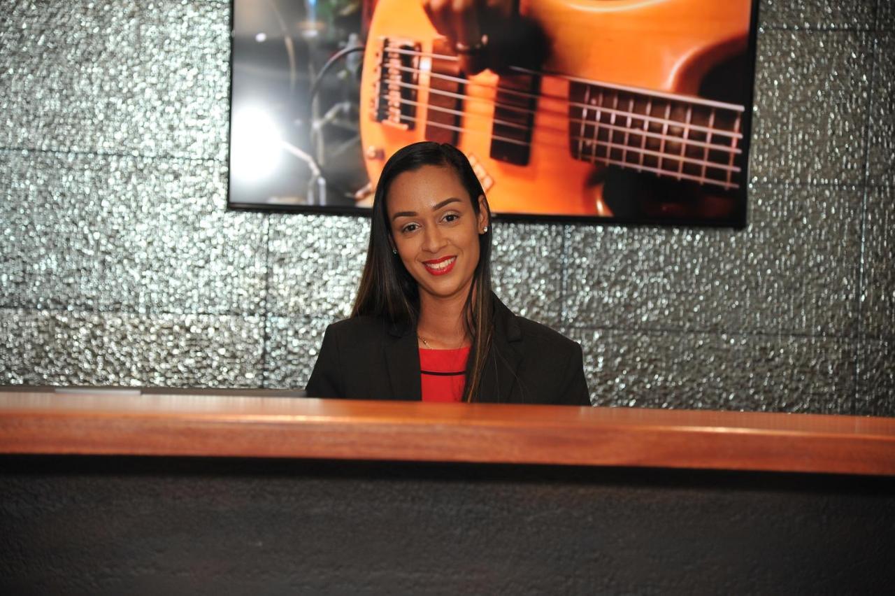 R Hotel Kingston Esterno foto
